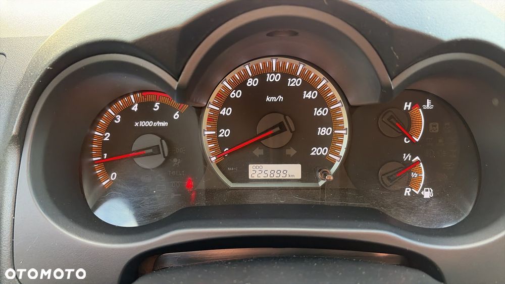 Toyota Hilux 4x4 Double Cab Life - 15