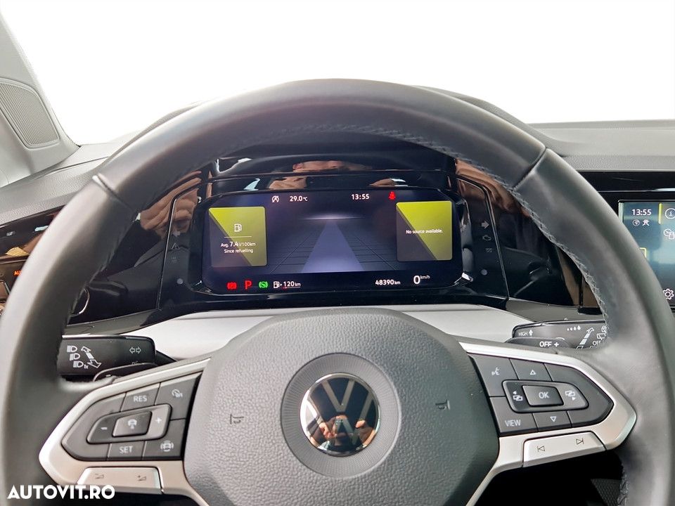 Volkswagen Golf 1.0 eTSI DSG MHEV Life - 19