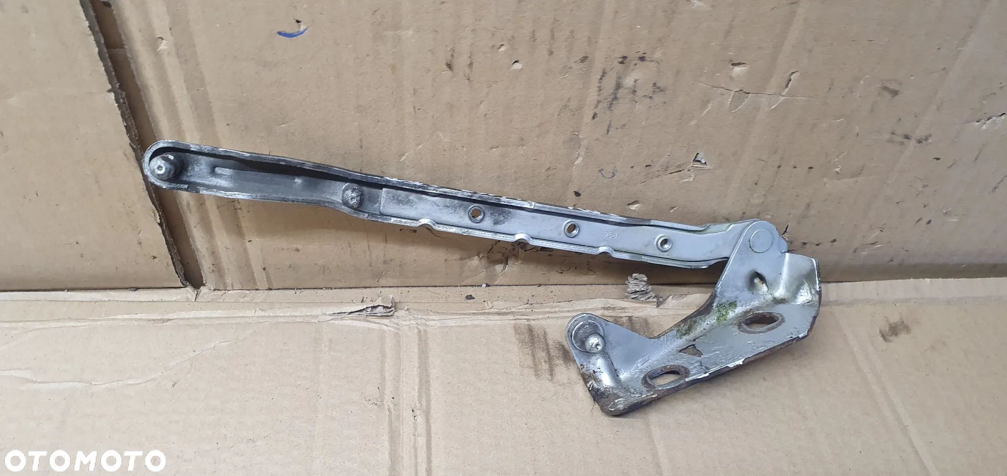 Zawias maski prawy przód przedni Mercedes ML W163 - 1