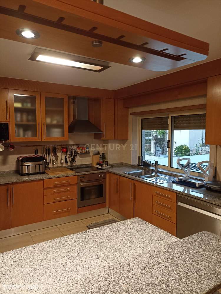 Moradia T3 com Suite, Excelentes Áreas e Vista Desafogada para Arrenda - Grande imagem: 3/18