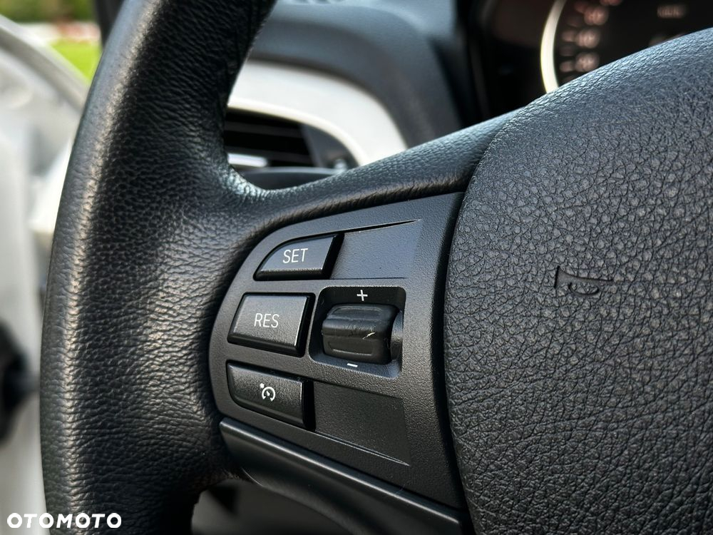 BMW Seria 1 118i - 26