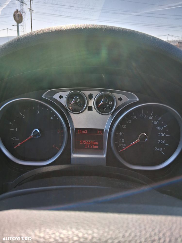 Ford Kuga 2.0 TDCi 2x4 Titanium - 10