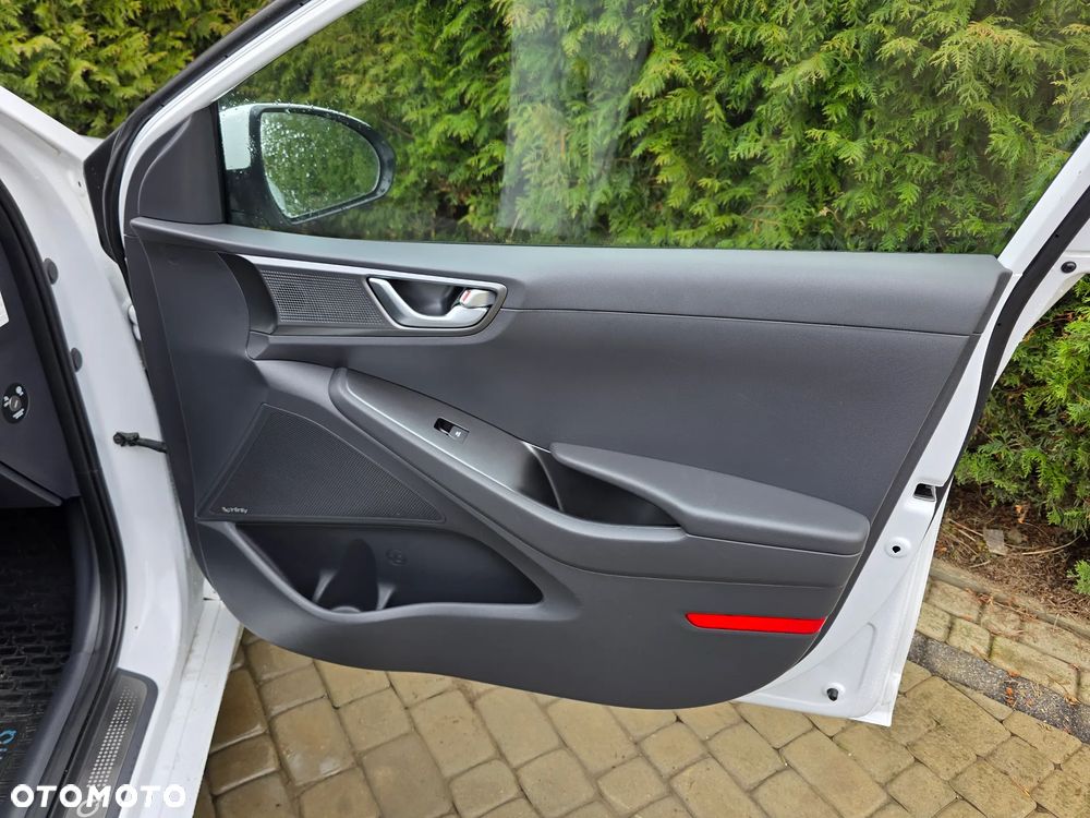 Hyundai IONIQ - 16