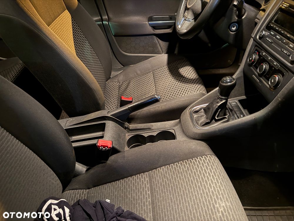 Volkswagen Golf - 6