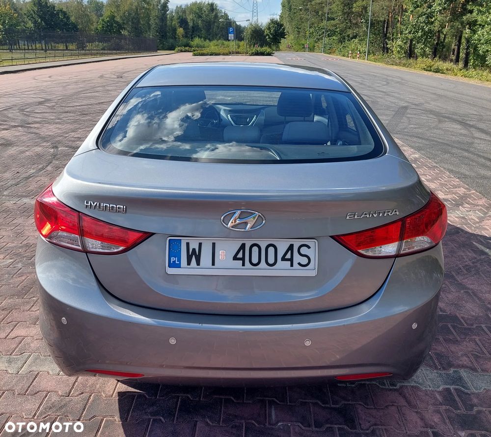Hyundai Elantra 1.6 Comfort - 6