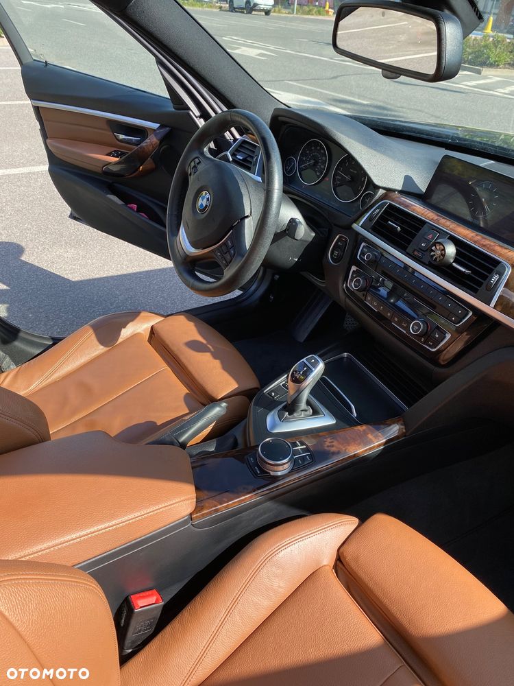 BMW Seria 3 330i xDrive - 6