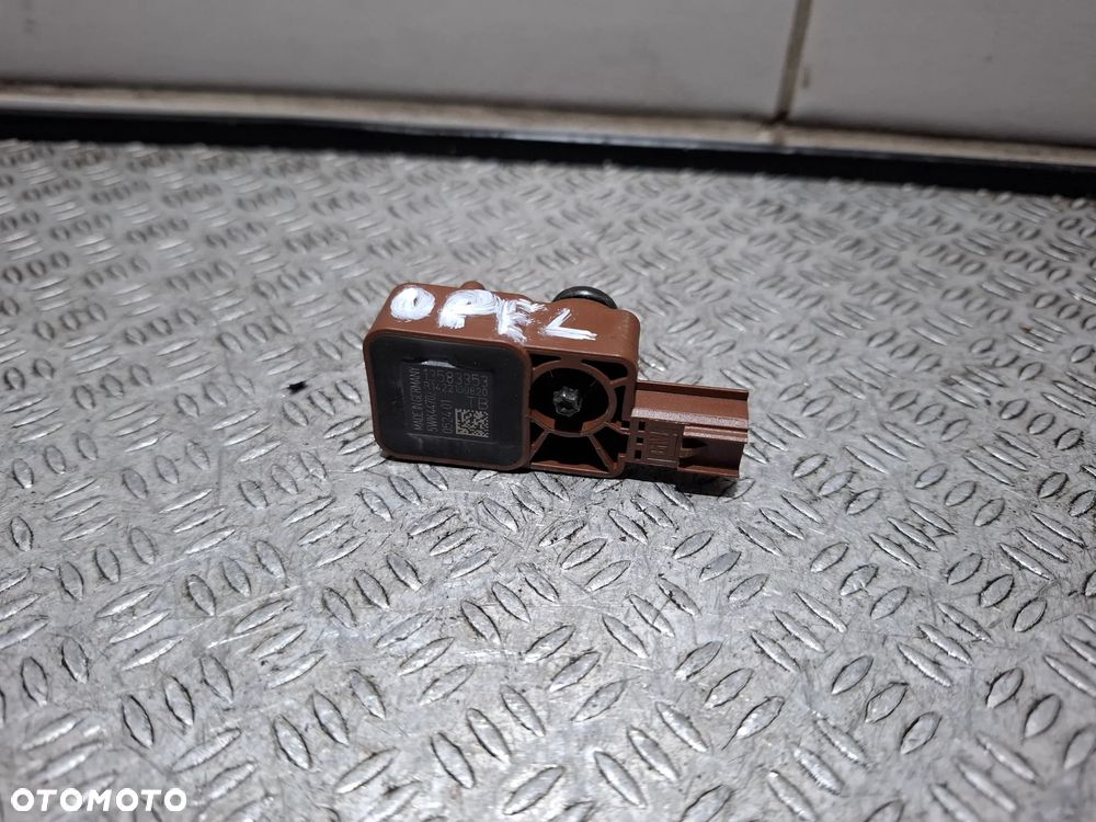 Czujnik uderzenia Opel Insignia A lift Rok 2014 czarna nr 13583353 - 1