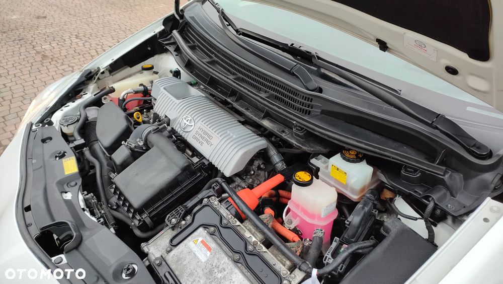 Toyota Prius (Hybrid) Comfort - 15