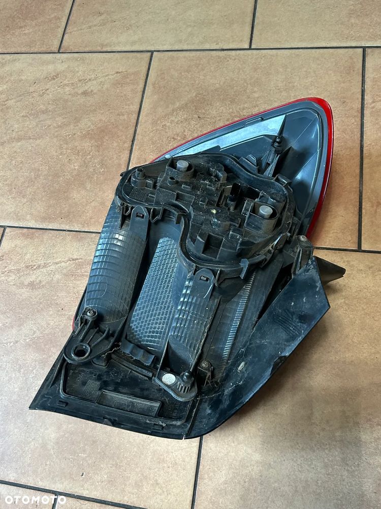 LAMPA BMW F20 F21 PRAWY TYŁ W BŁOTNIK EU PRZED LIFT - 2