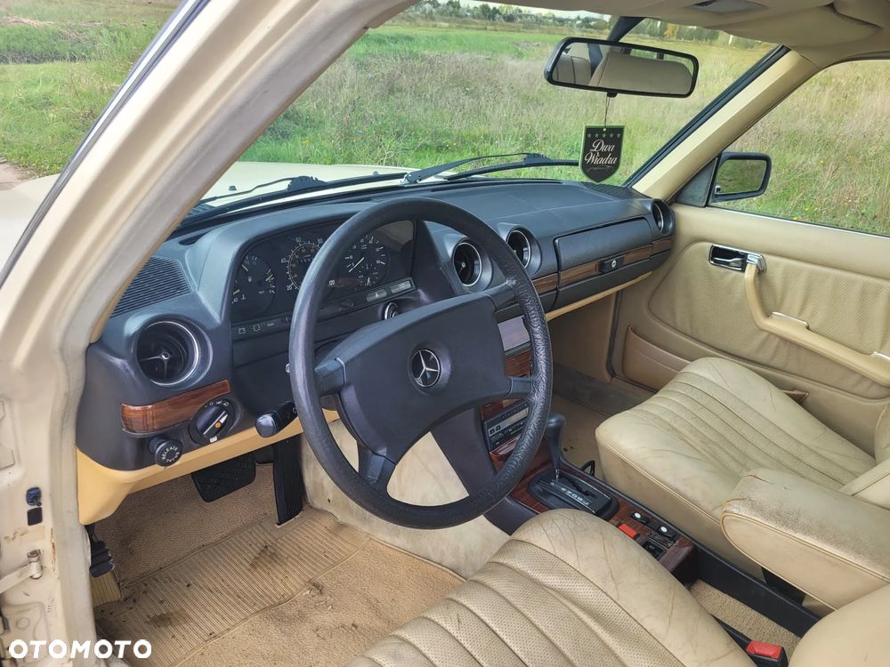 Mercedes-Benz W123 - 2