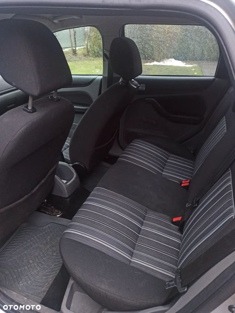 Ford Focus SW 1.8 TDCi Ambiente - 8