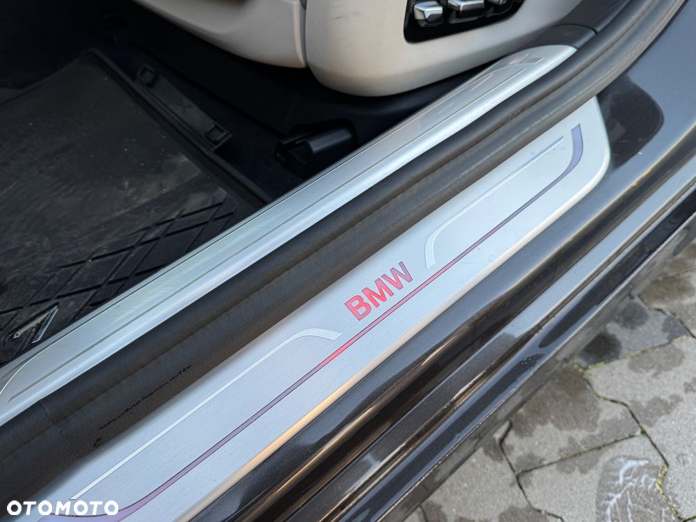 BMW Seria 7 740Li xDrive - 28