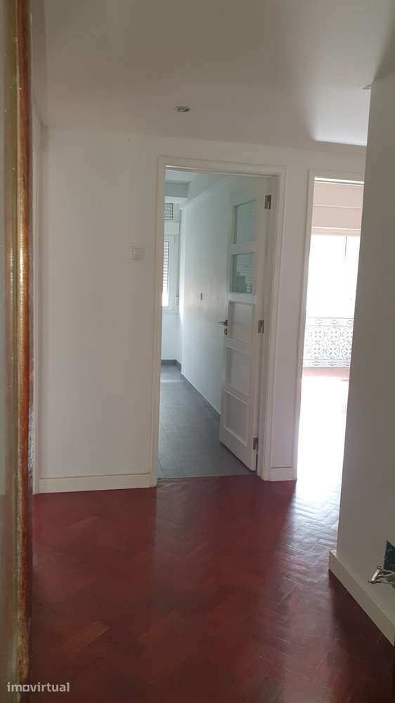 Arrendamento de apartamento T2 na Rua Afonso Lopes Vieira, 58 - Grande imagem: 3/10
