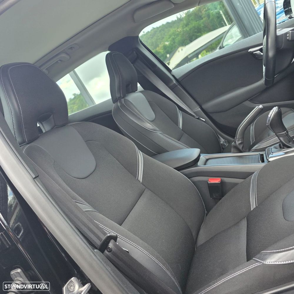 Volvo V40 1.6 D2 Momentum - 32