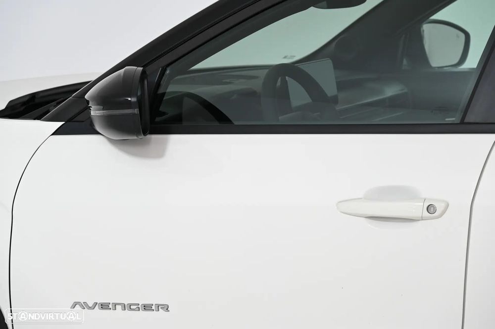 Jeep Avenger 1.2 e-Hybrid Summit DCT - 12