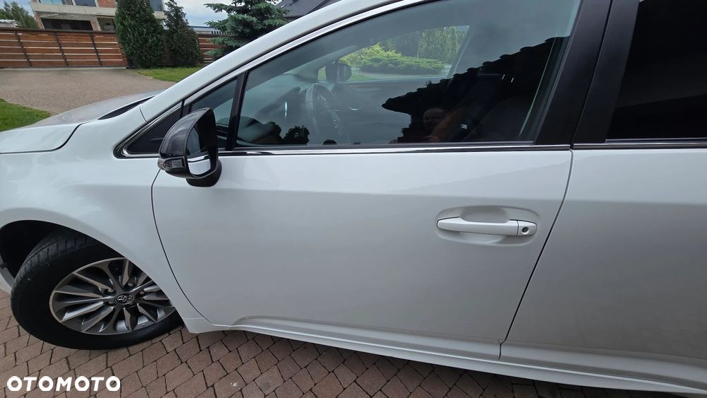 Toyota Avensis - 24