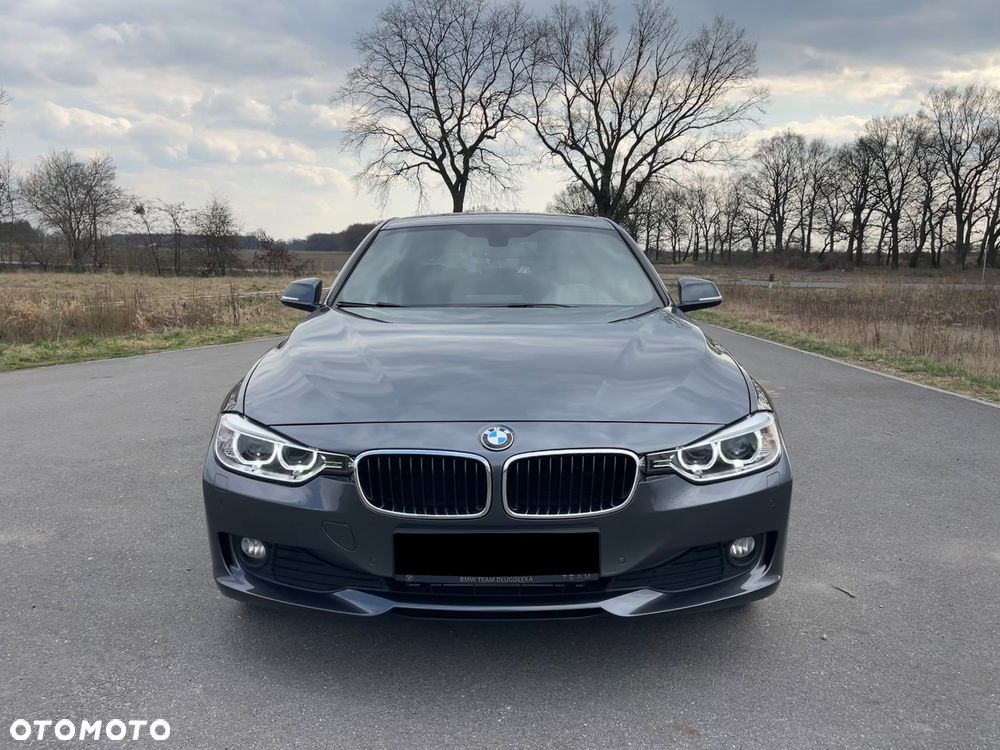 BMW Seria 3 320i - 8