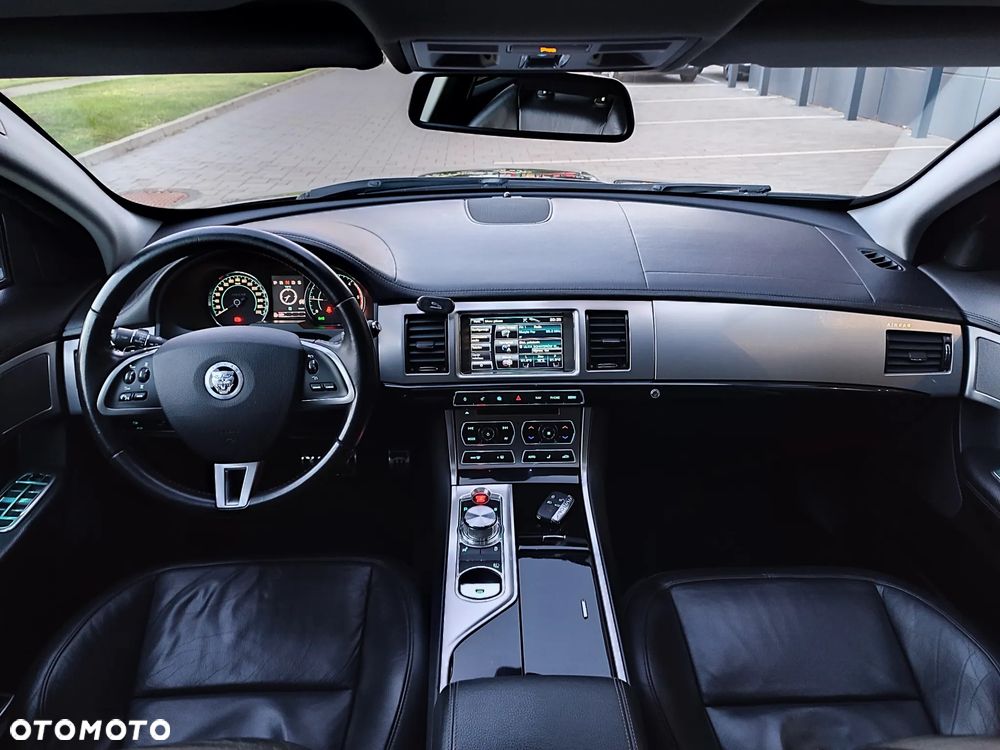 Jaguar XF 2.2 D R-Sport - 15