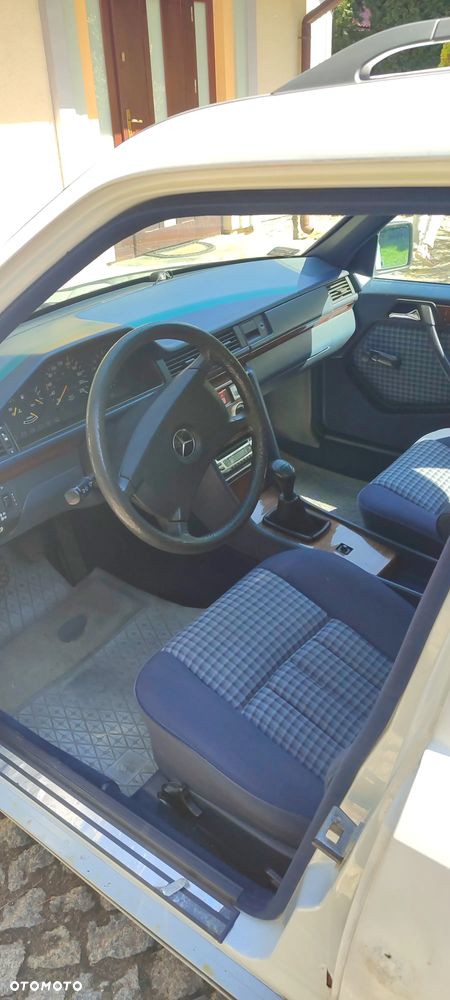 Mercedes-Benz W124 (1984-1993) - 11