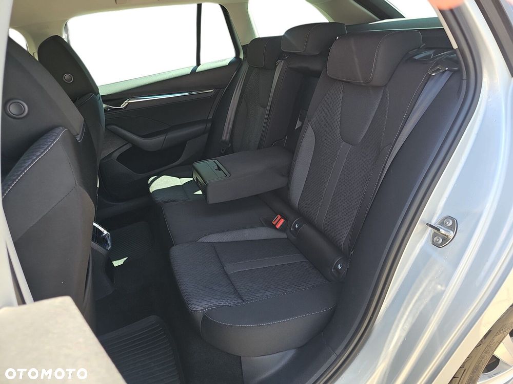 Skoda Octavia 2.0 TDI Style DSG - 32