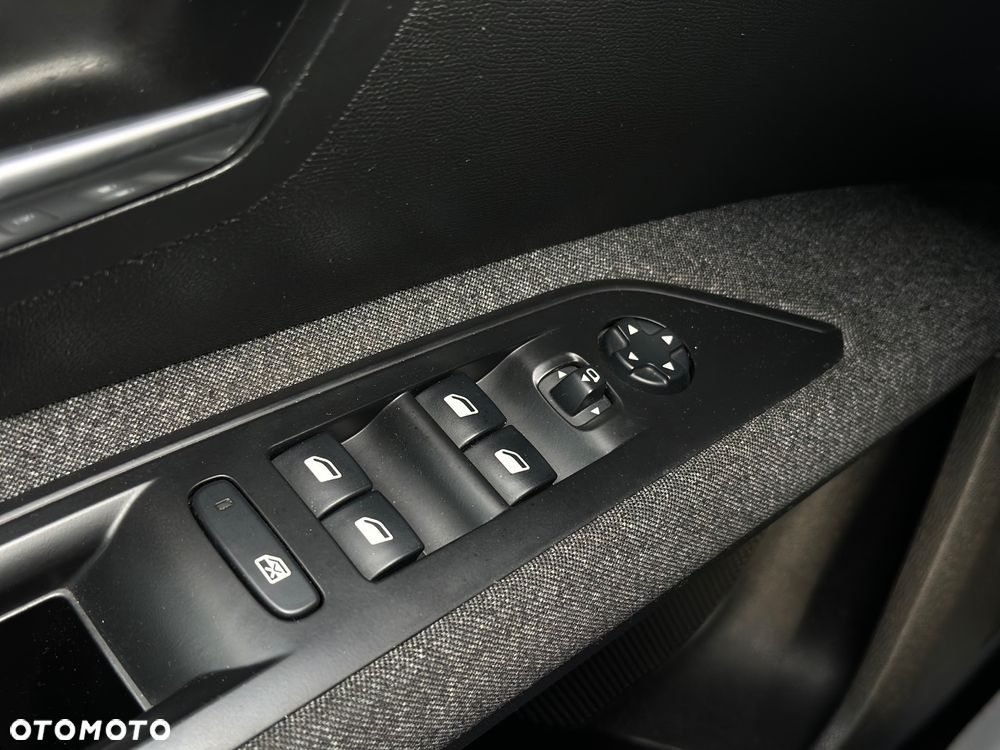 Peugeot 5008 1.5 BlueHDi Active S&S EAT8 - 17