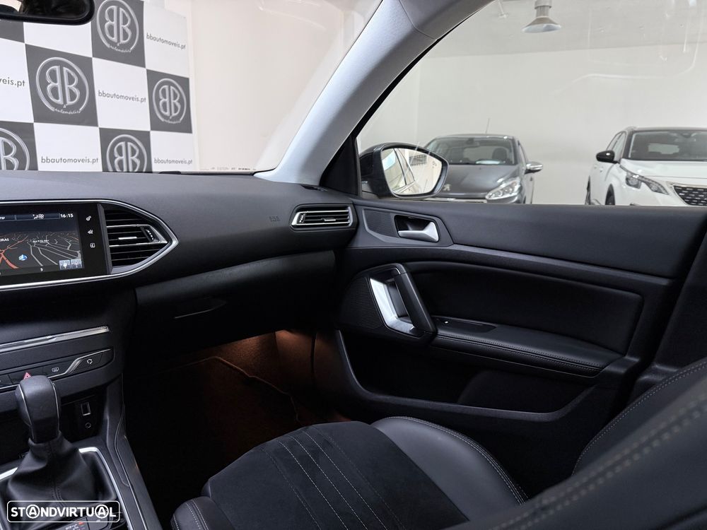 Peugeot 308 PureTech 130 GPF EAT8 Stop & Start Allure Pack - 21