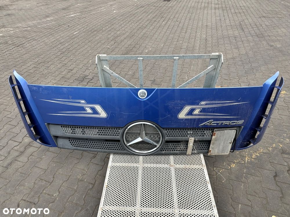 Kompletna maska, atrapa, antrapa, grill, policzki Mercedes Actros - 1