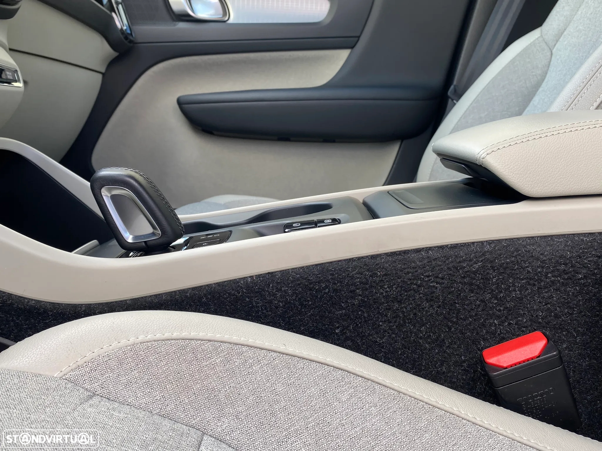 Volvo XC 40 2.0 D3 Momentum Plus Geartronic - 32