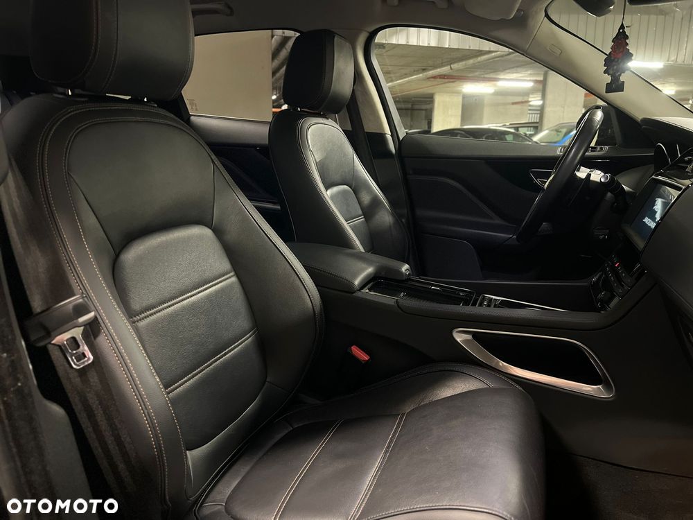 Jaguar F-Pace 2.0 i4D AWD R-Sport - 24