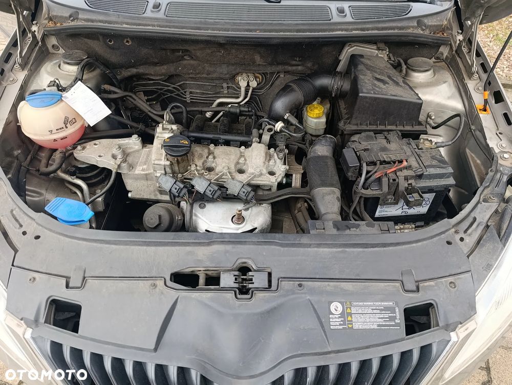 Skoda Fabia 1.2 HTP Ambiente - 17