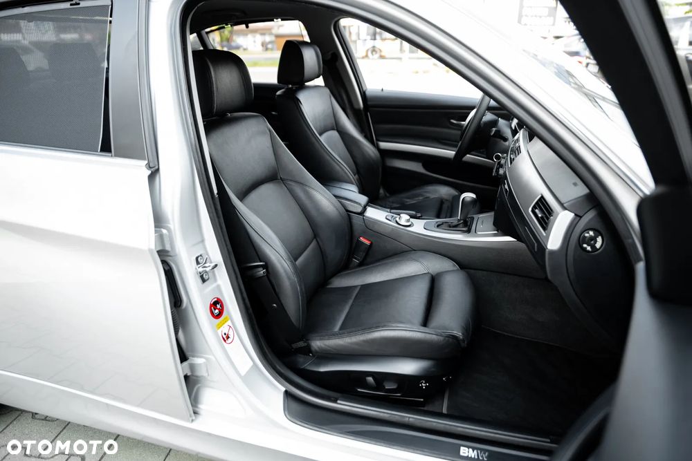 BMW Seria 3 330xi - 18