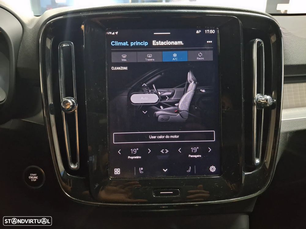 Volvo XC 40 2.0 B3 Plus Dark - 23