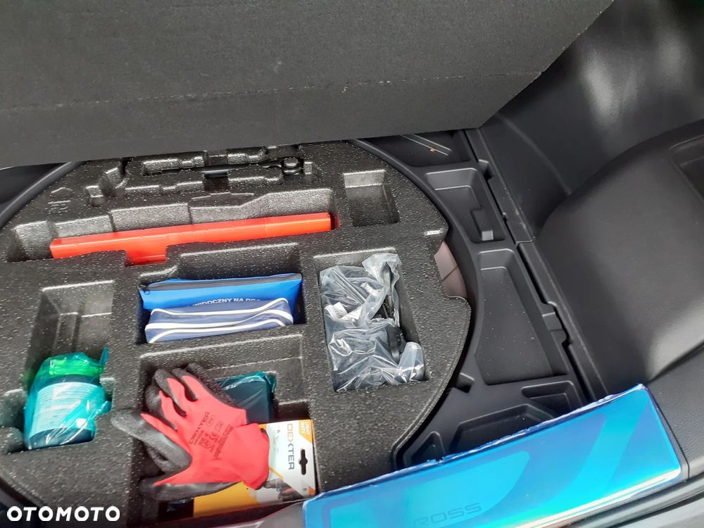 Toyota Corolla Cross 2.0 Hybrid Style - 18