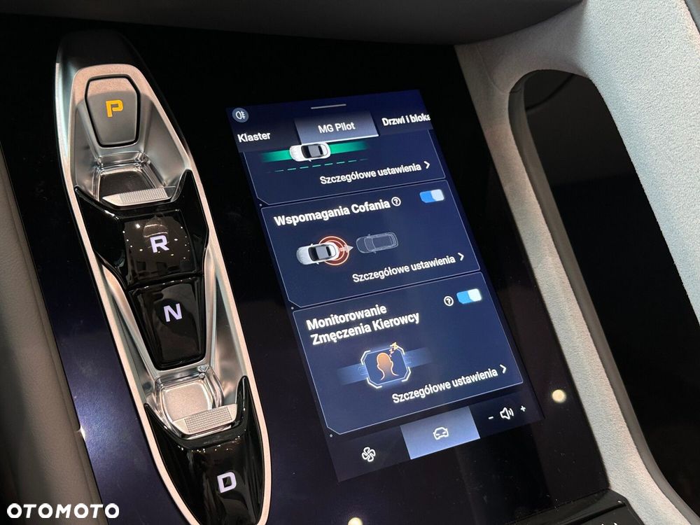 MG Cyberster 77kWh AWD Czarny Dach - 38