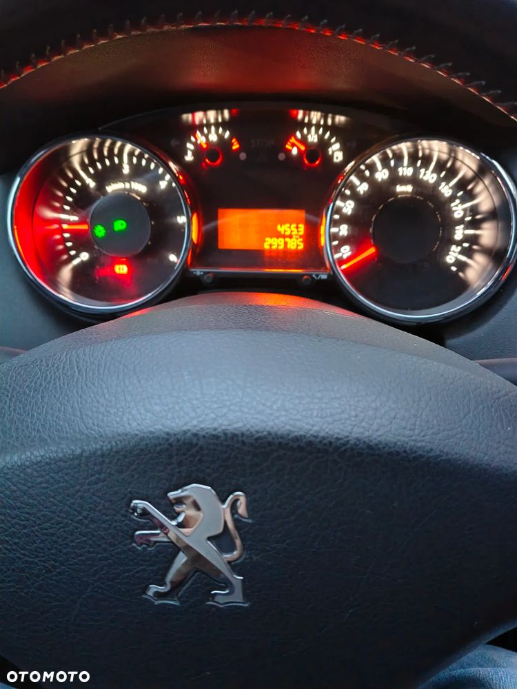 Peugeot 5008 HDI 115 Active - 11