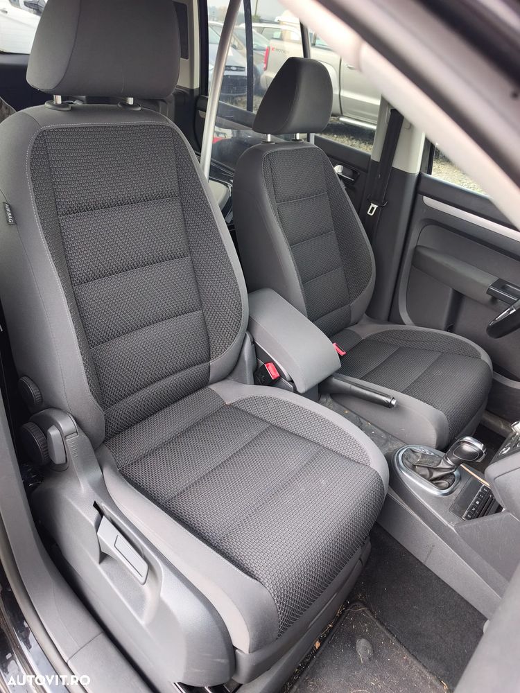 Volkswagen Touran 2.0 TDI DPF BlueMotion Technology DSG Comfortline - 16