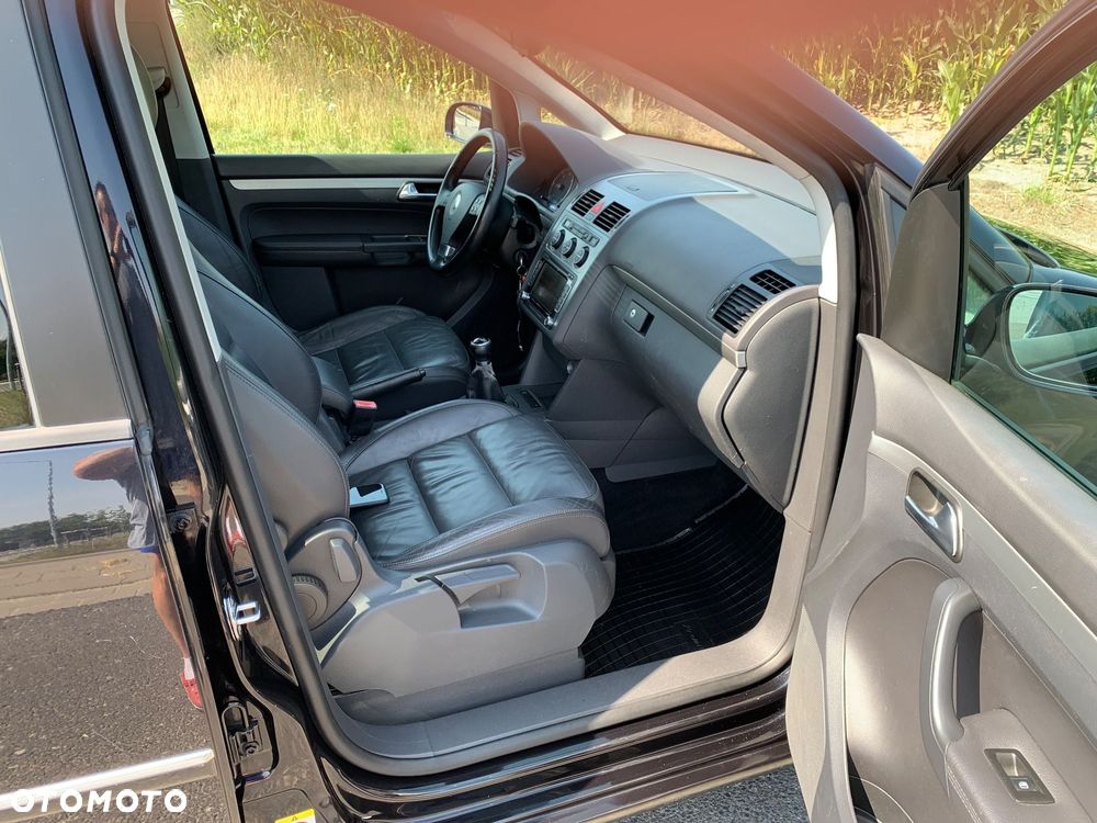 Volkswagen Touran 2.0 TDI DPF Highline - 11