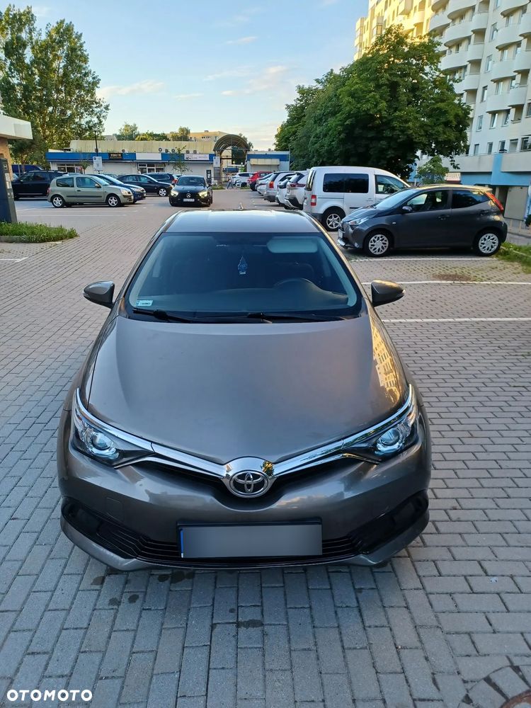 Toyota Auris 2017 photo 2