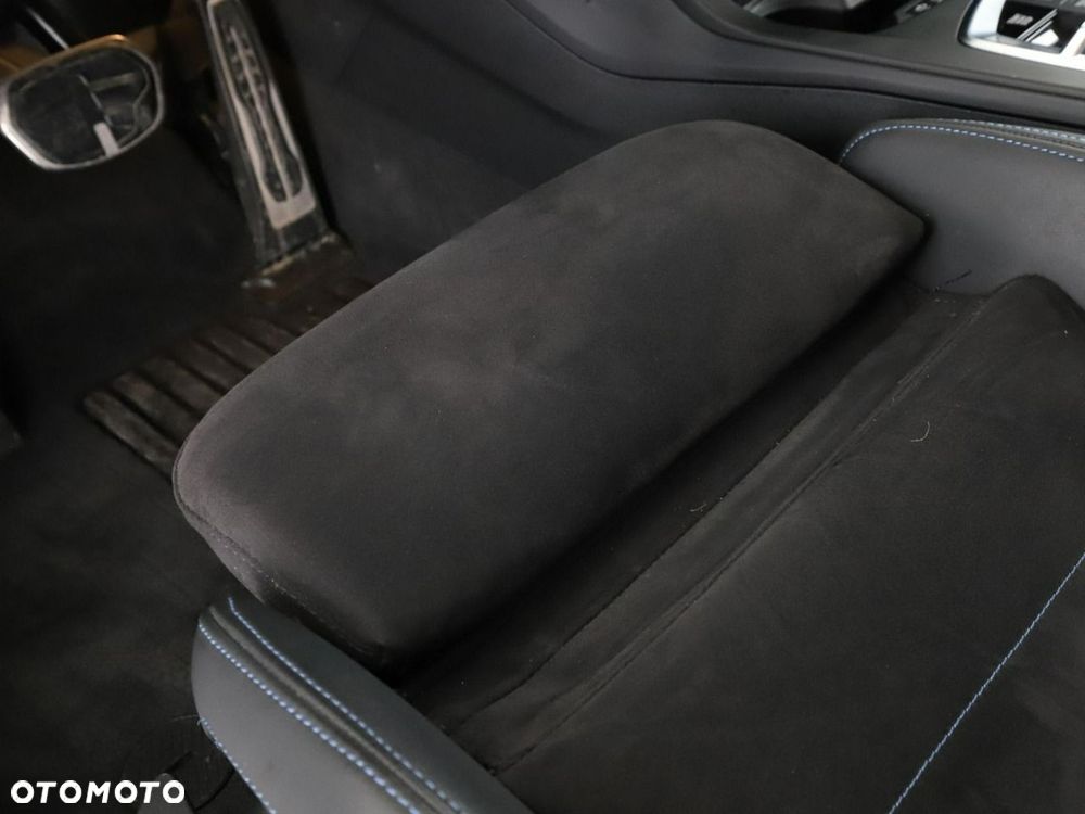 BMW Seria 1 120 mHEV - 41