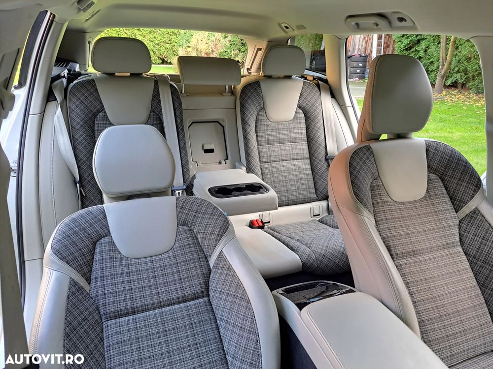 Volvo V60 T6 AWD Twin Engine Geartronic Momentum Pro - 24