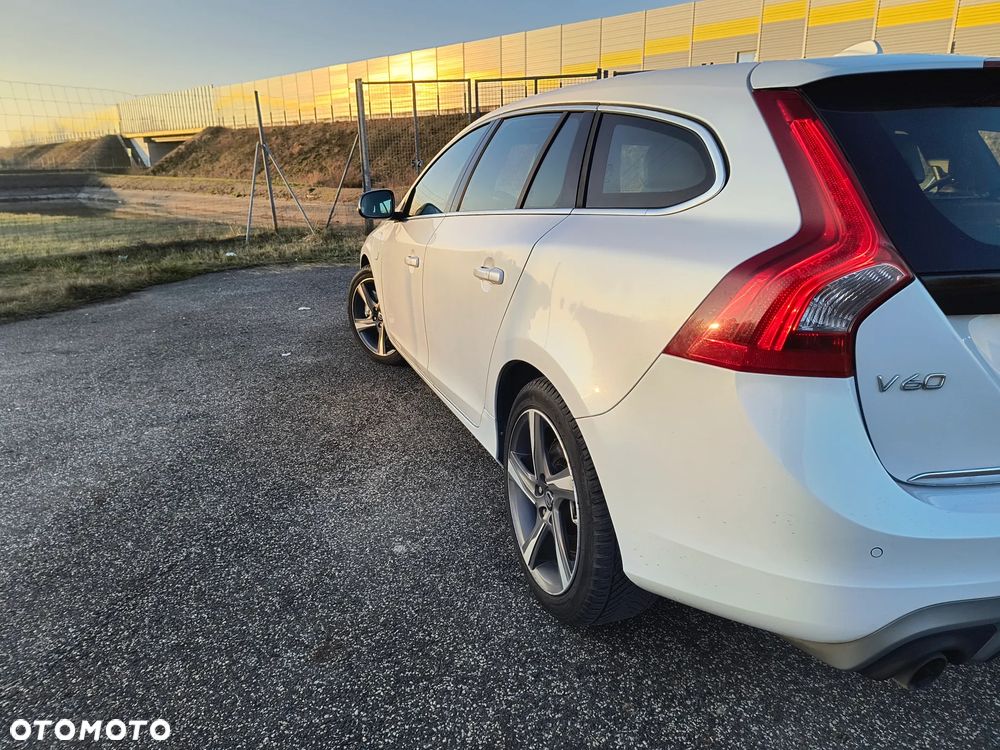 Volvo V60 D6 AWD Plug-in Hybrid Summum - 22