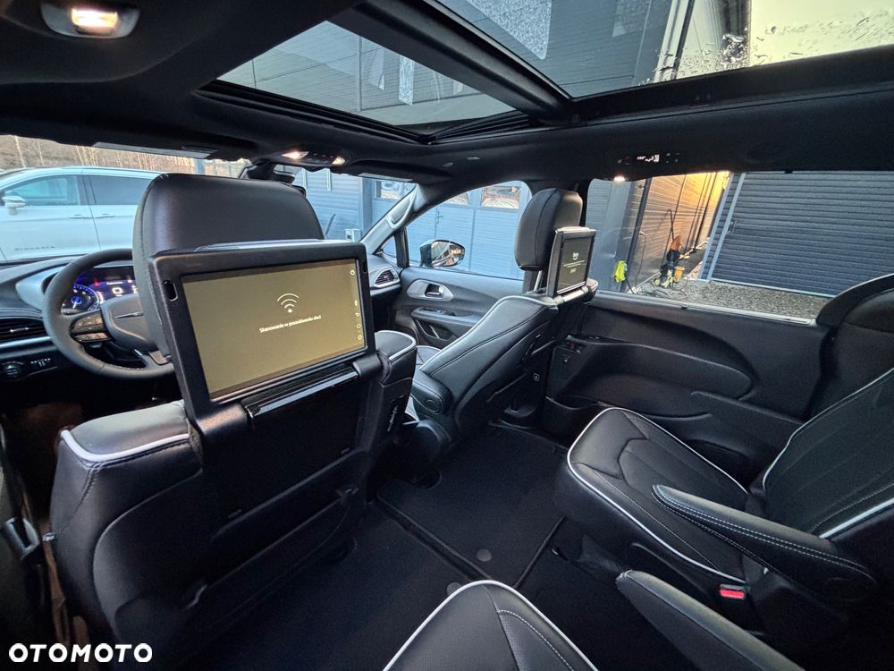 Chrysler Pacifica - 18