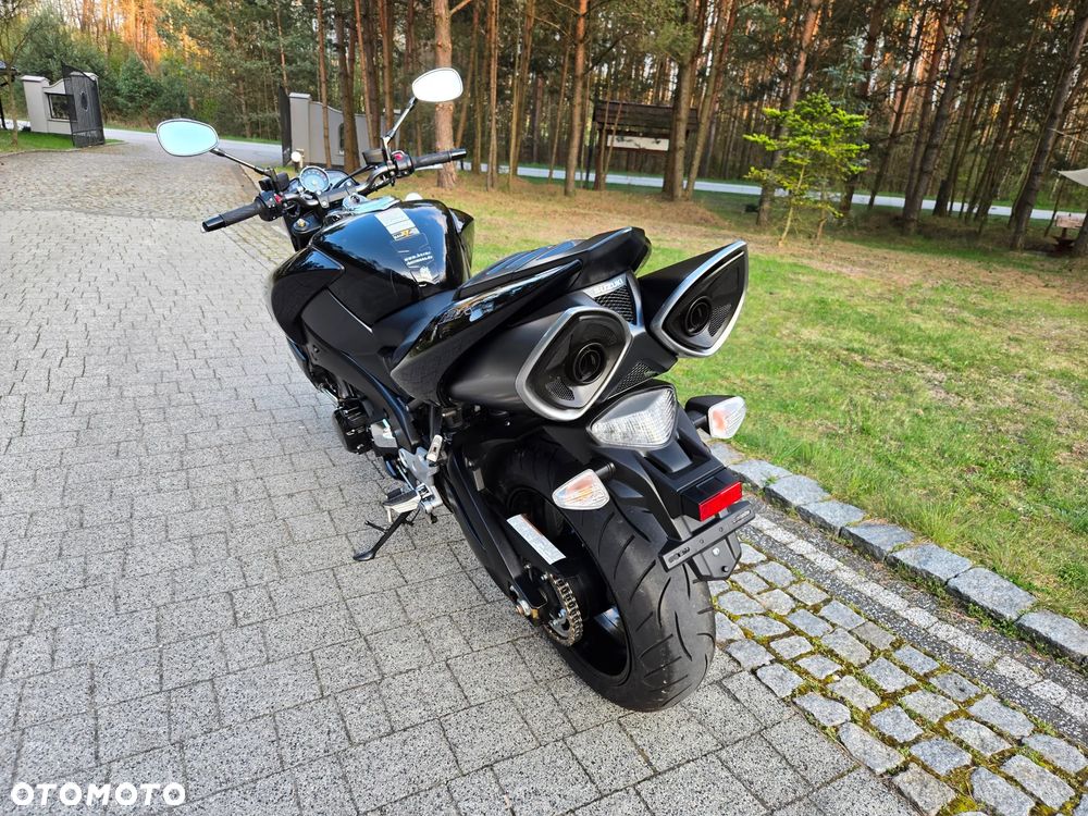 Suzuki GSX - 17