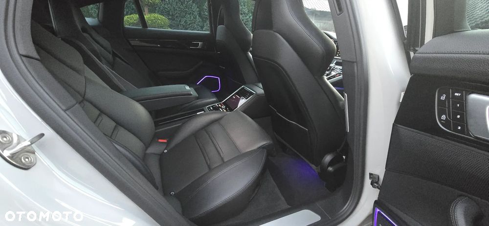 Porsche Panamera 4 Platinum Edition - 32
