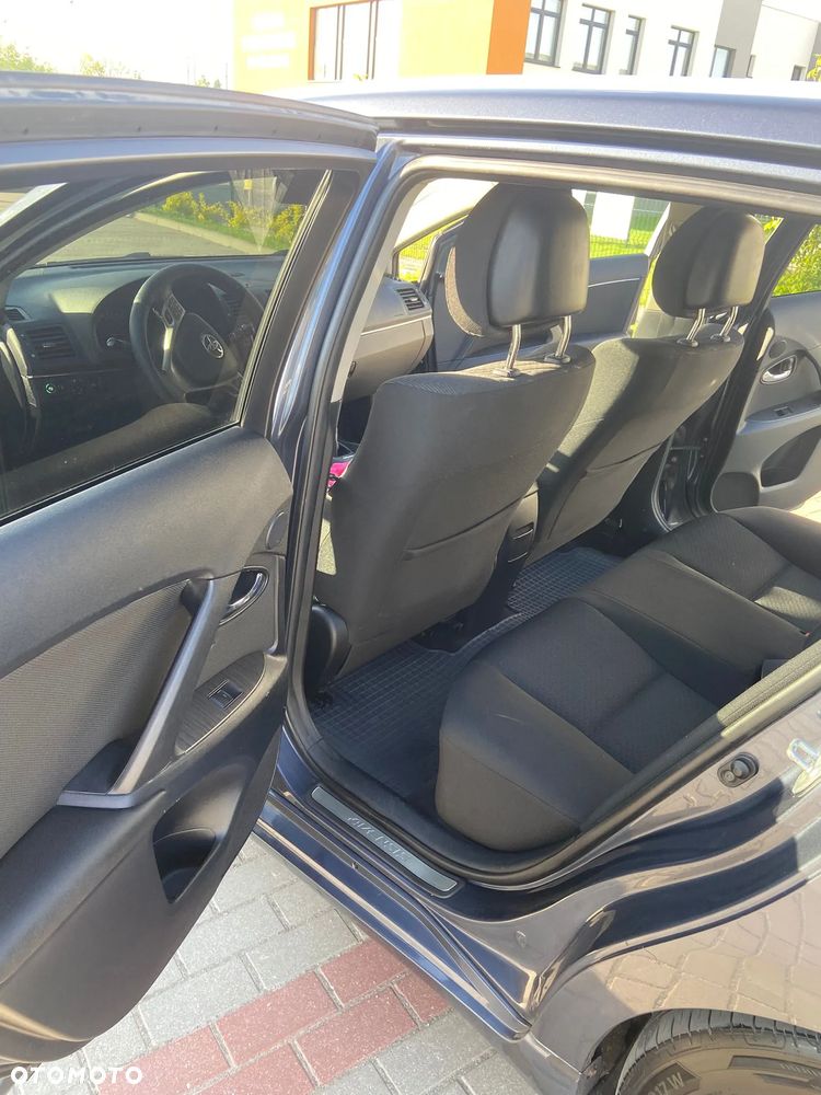 Toyota Avensis Touring Sports 1.8 Comfort - 12