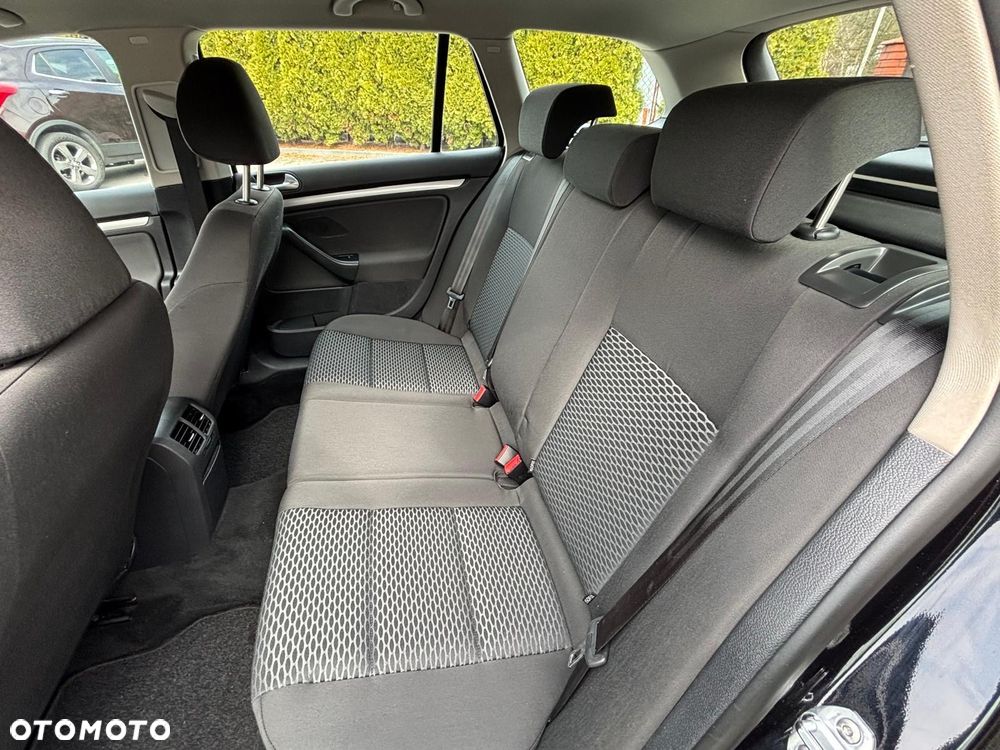 Volkswagen Golf 1.6 TDI Highline - 24