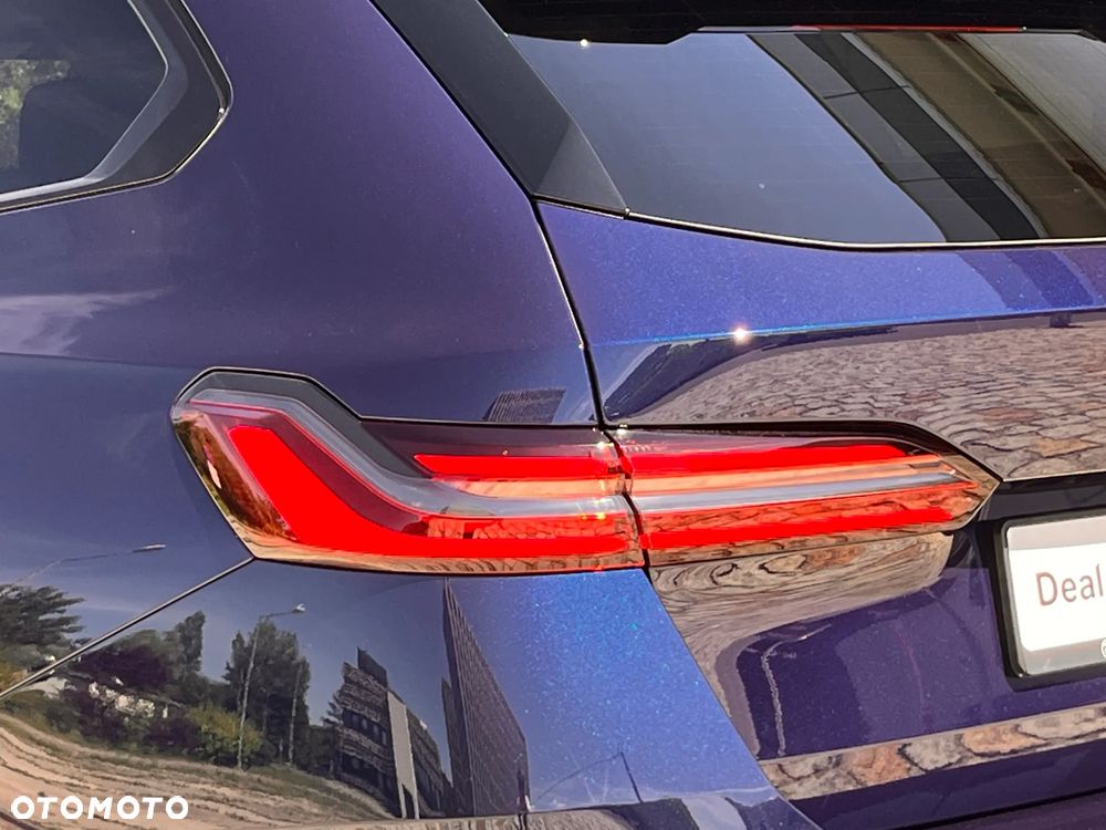 BMW Seria 5 540d xDrive mHEV - 11