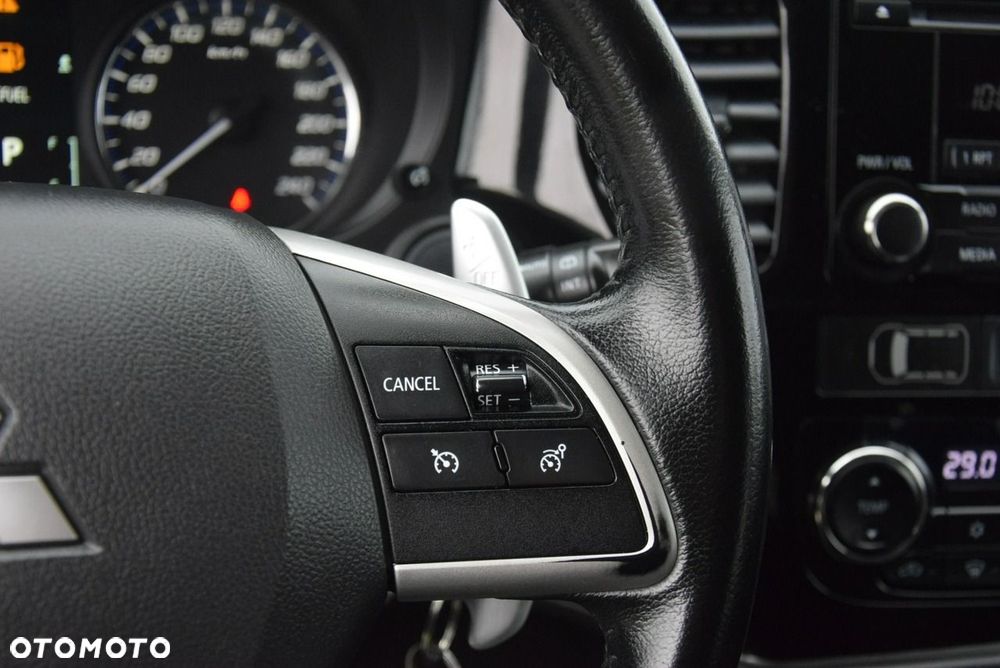 Mitsubishi Outlander 2.0 4WD Invite - 33