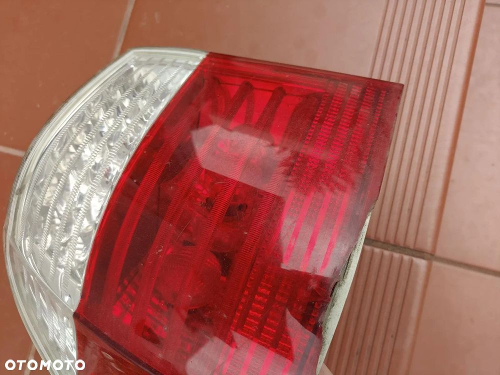 BMW E61 Lift Lci 5 kombi Lampa Tylna W Błotnik Lewa Polift Uszkodzona - 5