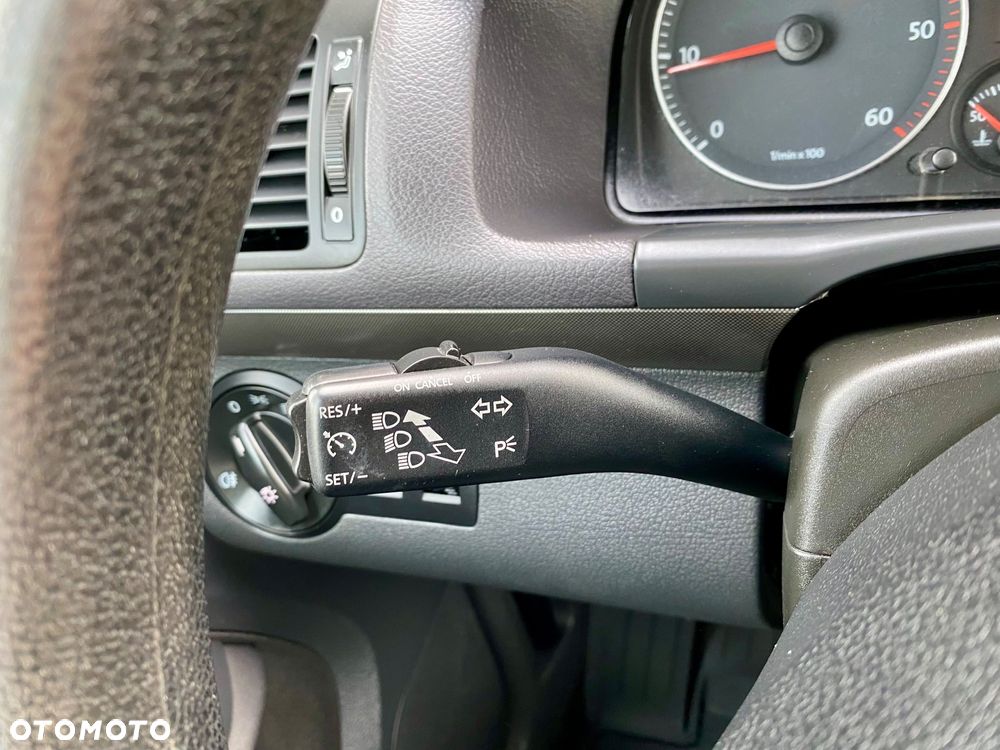 Volkswagen Touran - 24